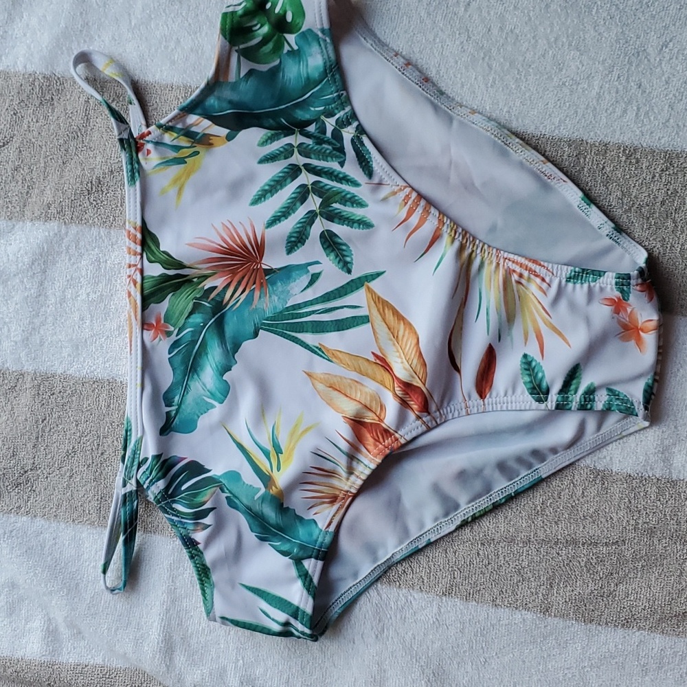 PATPAT SIZE MEDIUM SWIM BOTTOMS NWOT